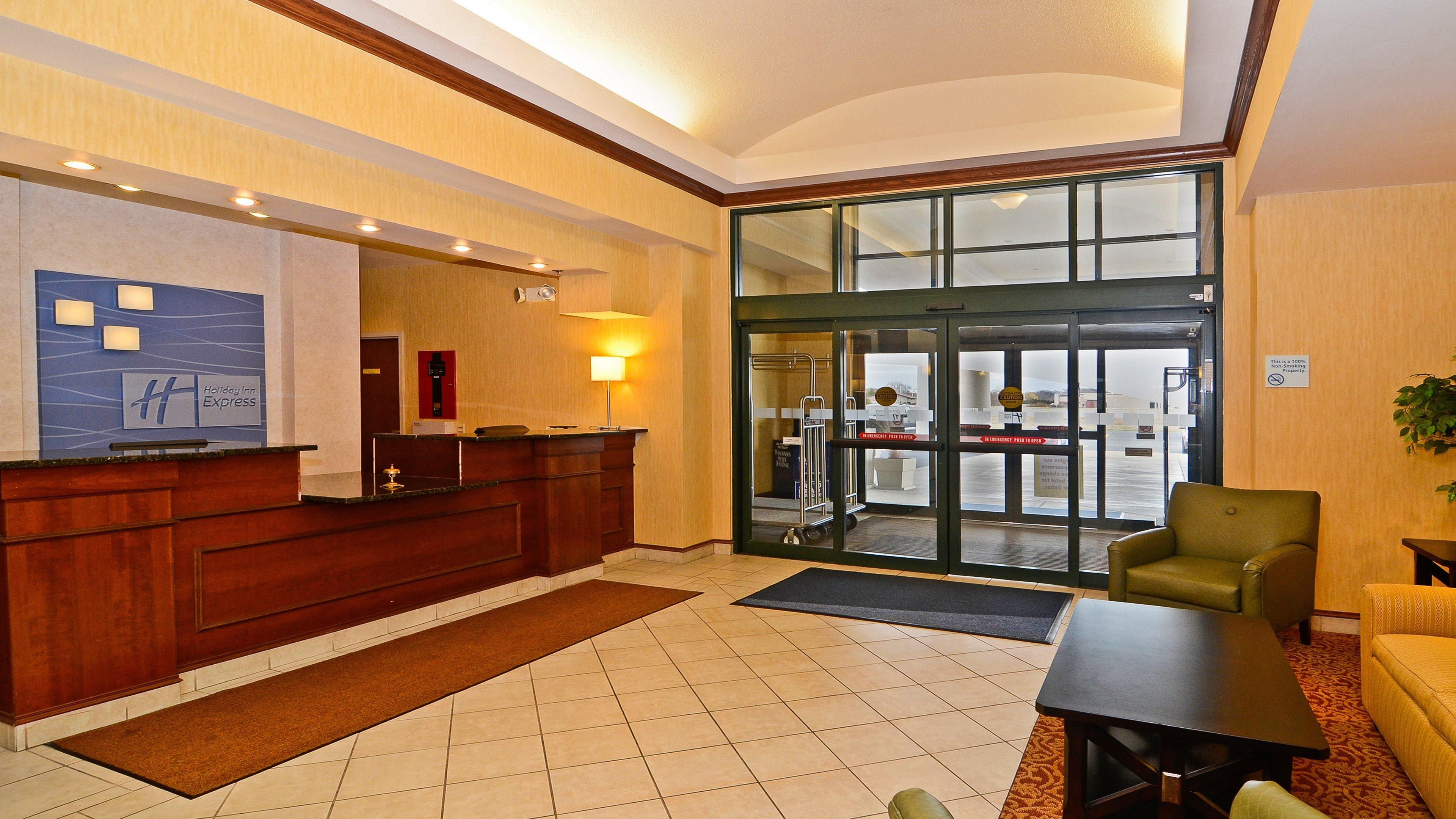 Holiday Inn Express Hotel & Suites Fort Atkinson, An Ihg Hotel Zewnętrze zdjęcie